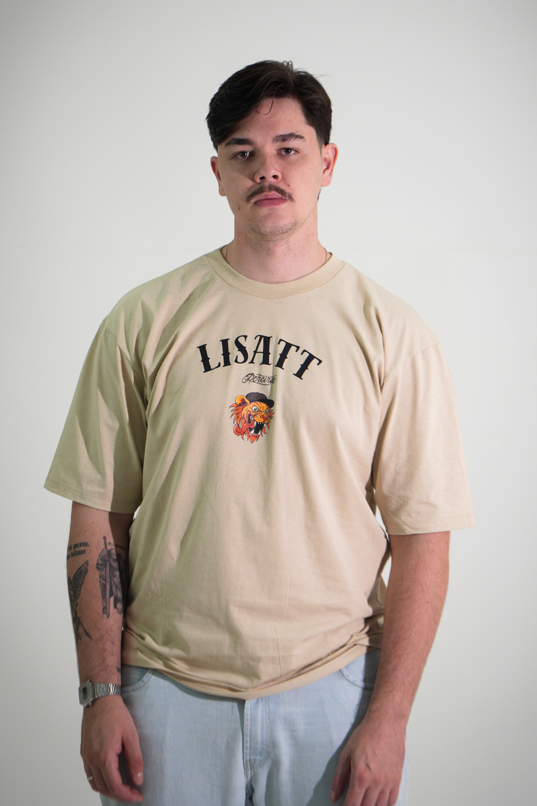 Camiseta Oversized Bege Lisatt x Pereira